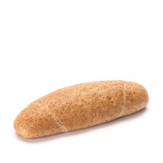 Ein ganzer Laib rustikales, ovales Brot mit goldbrauner Kruste auf weißem Grund. Das Brot hat zwei flache diagonale Einschnitte auf der Oberseite.