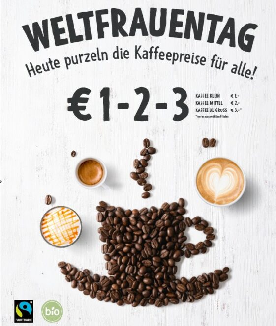 Plakat zum Internationalen Frauentag mit Kaffeepreisen von 1-2-3 €, Abbildungen von drei Tassen Kaffee, Kaffeebohnen in Form einer dampfenden Tasse sowie Fairtrade- und Bio-Logos, Text auf Deutsch.
