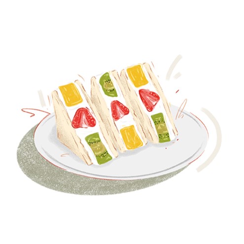 Ein Teller mit drei Fruchtsandwiches, jeweils gefüllt mit sichtbaren Erdbeer-, Kiwi- und Mangoscheiben, übersichtlich angeordnet und in einem sanften, farbenfrohen Stil illustriert.
