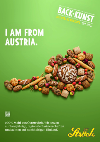 Eine Vielzahl von Broten, Brötchen und Gebäck sind in der Form von Österreich auf einem grünen Hintergrund angeordnet. Der weiße Text lautet: "I AM FROM AUSTRIA". Das Logo der Bäckerei Ströck befindet sich in der unteren rechten Ecke.
